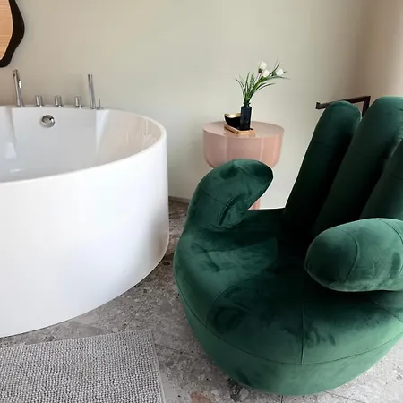 Apartment Sky Tower L Pietro 25 L Sauna Sanctuary *